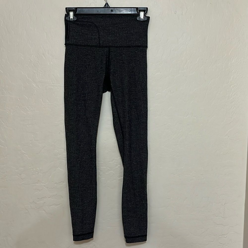 Lululemon Gray Print Design Athletic Athleisure Casual Cropped Leggings Gym